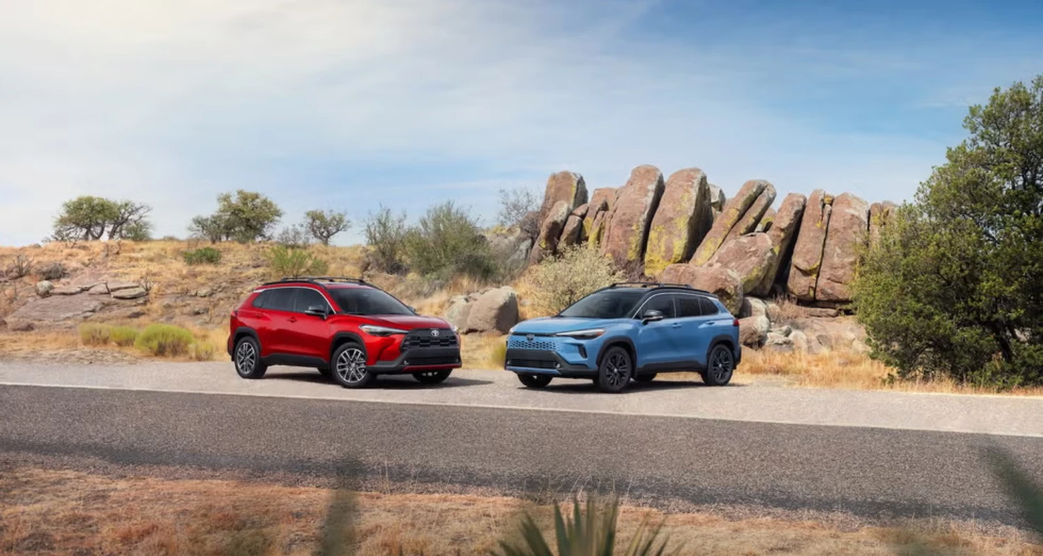 بنر تبلیغاتی تویوتا کرولا کراس 2026 رنگ قرمز و آبی